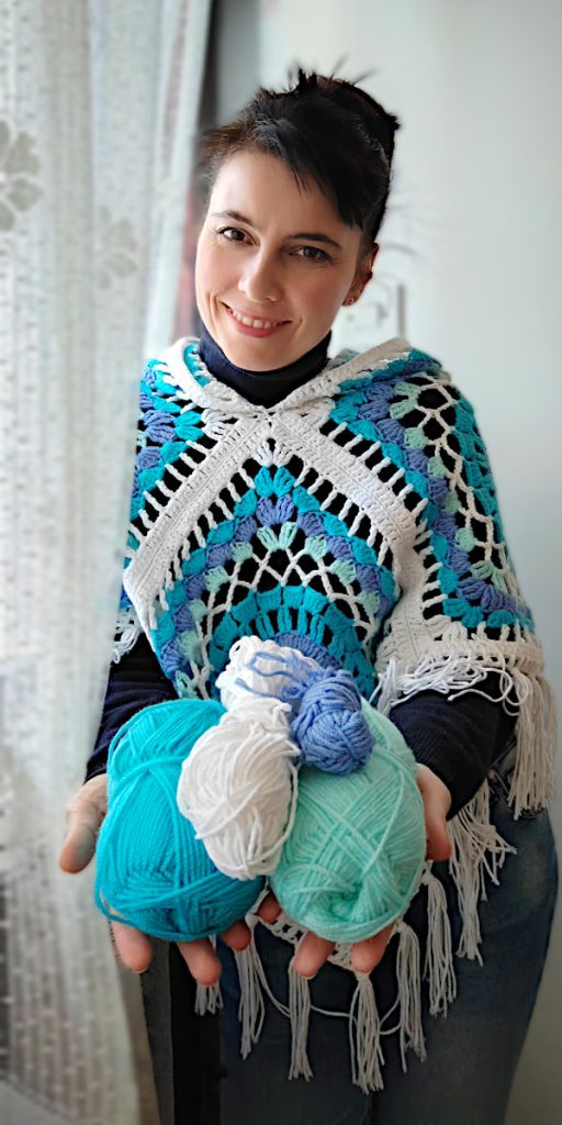 Poncho Mexicana crochet patchwork poncho with a hood pdf pattern