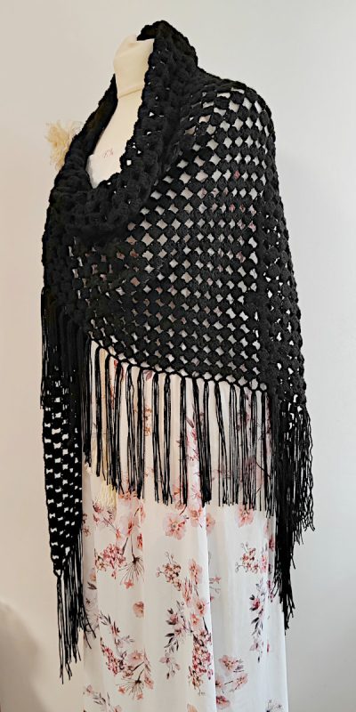 crochet countess shawl with fringe double bobble stitch